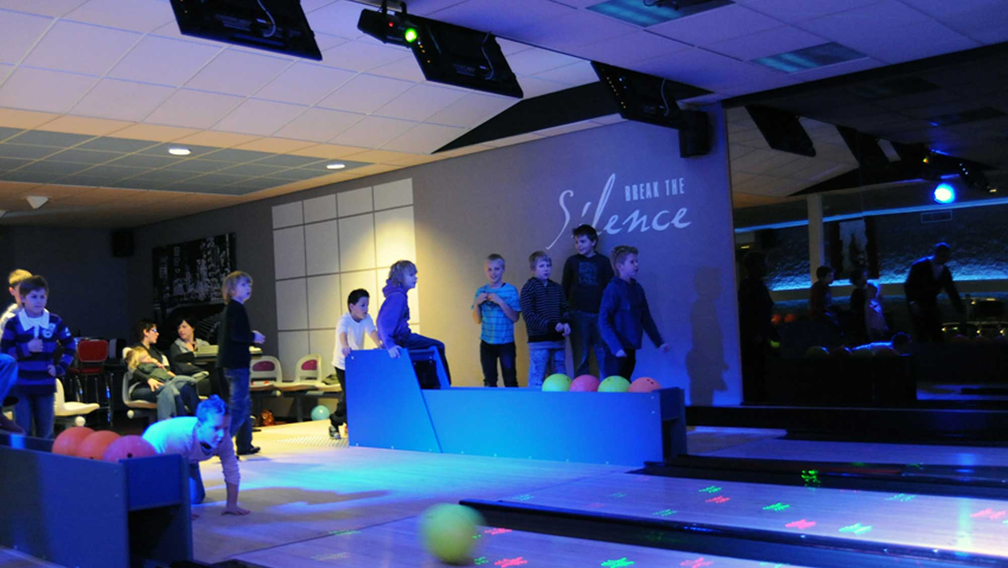 Kinderen op bowlingbaan Bowlz Ginkelduin